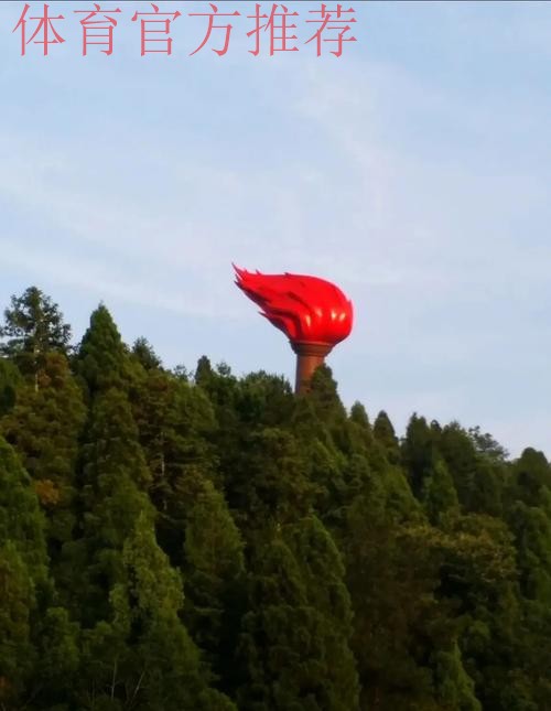 铭记英雄先烈 传承精神火炬